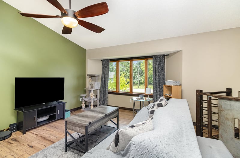 204 Sidney St E, Morristown, MN 55052