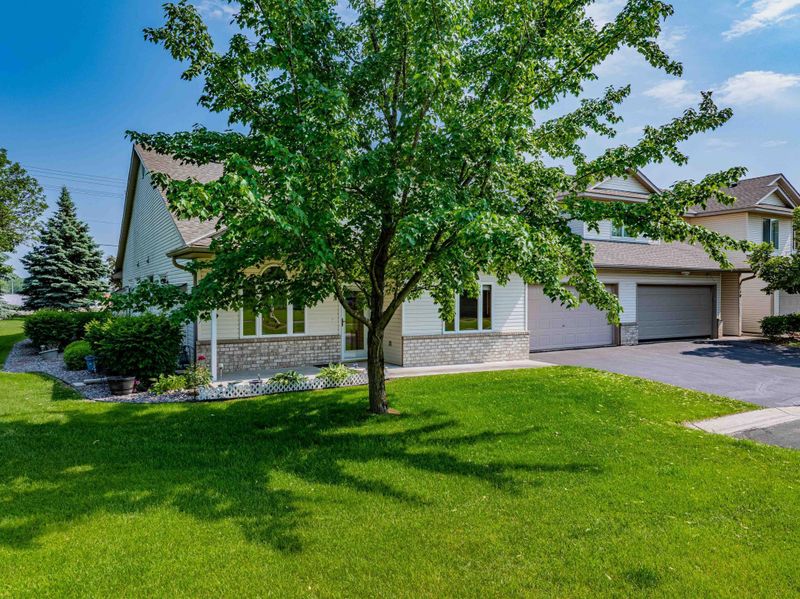 1152 Crystal Pl W, Chaska, MN 55318