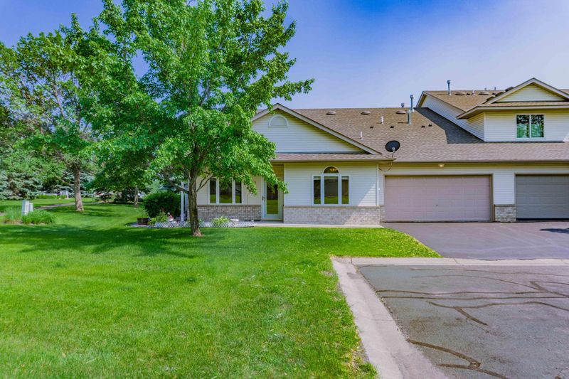 1152 Crystal Pl W, Chaska, MN 55318