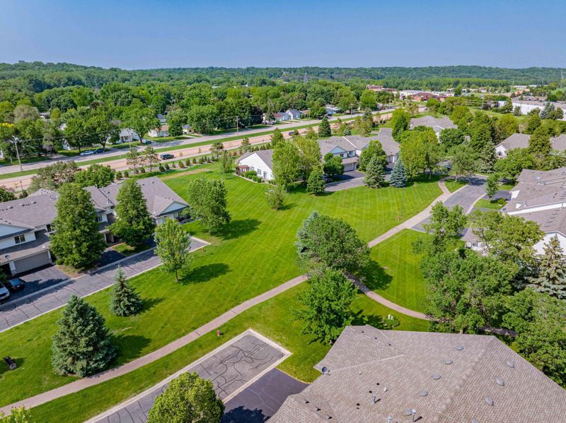 1152 Crystal Pl W, Chaska, MN 55318