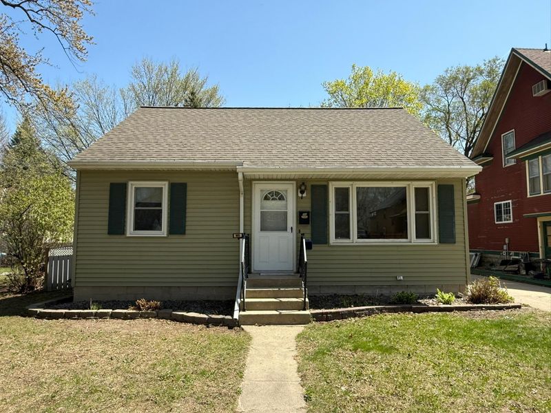 905 3rd St SE, Willmar, MN 56201