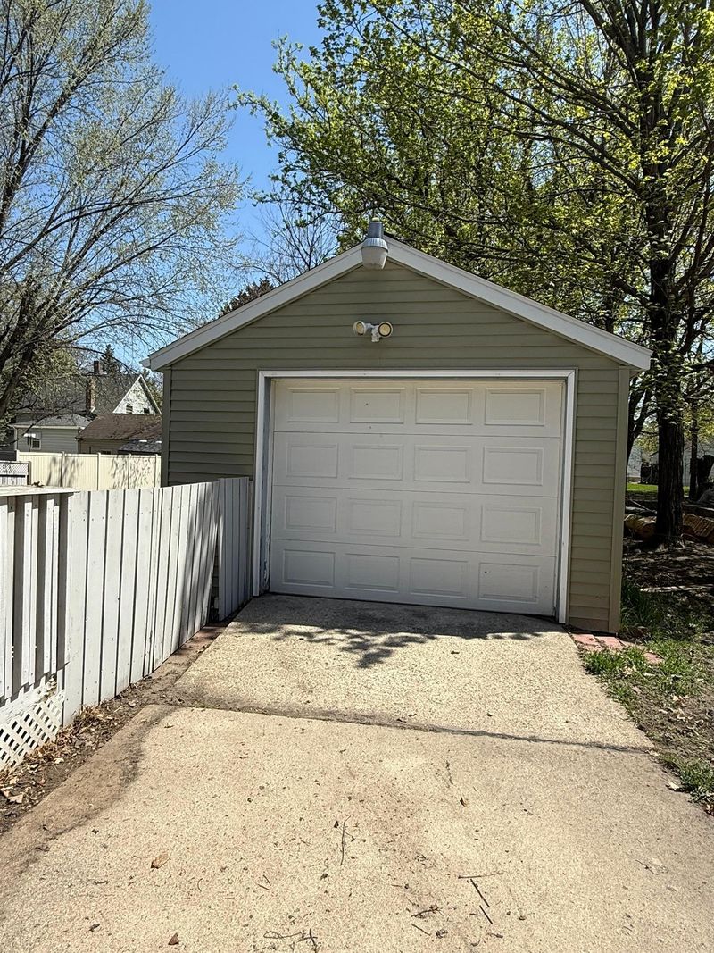 905 3rd St SE, Willmar, MN 56201