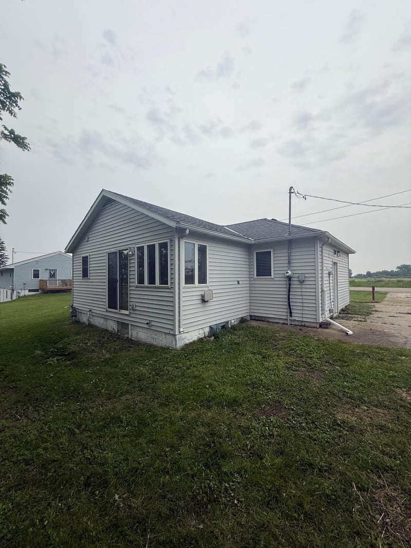 520 Milkyway St N, Cosmos, MN 56228