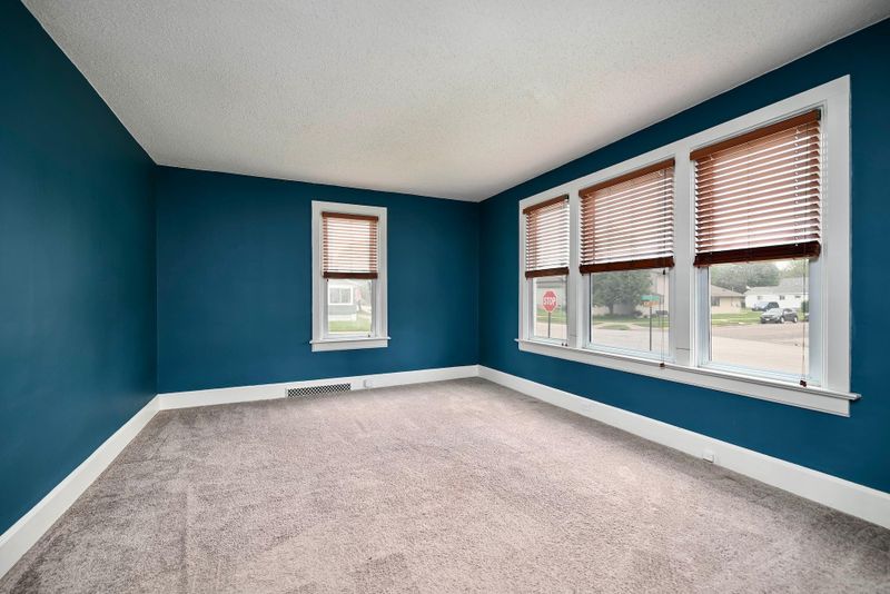 579 W 4th St, Winona, MN 55987