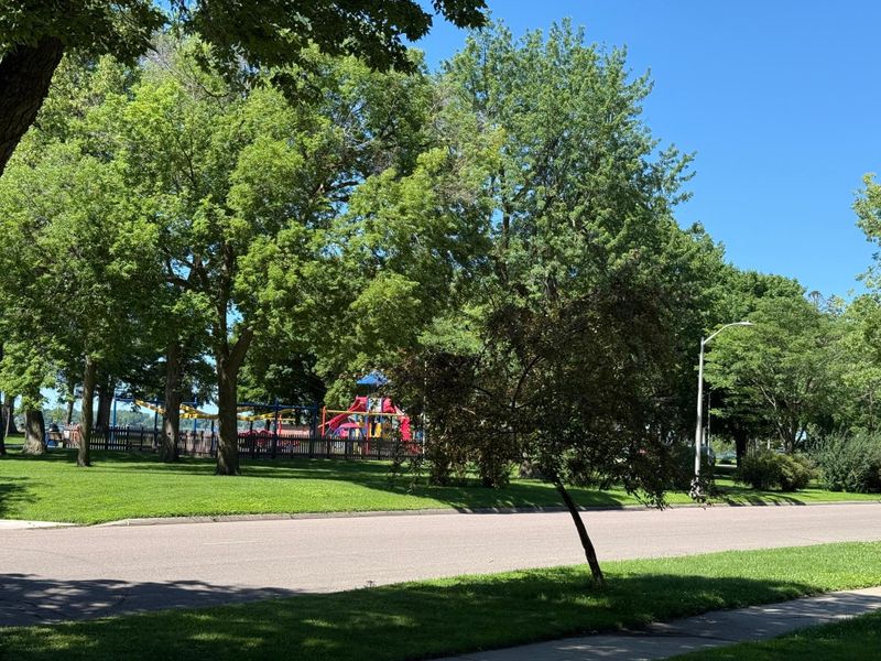 511 Lake Ave, Worthington, MN 56187