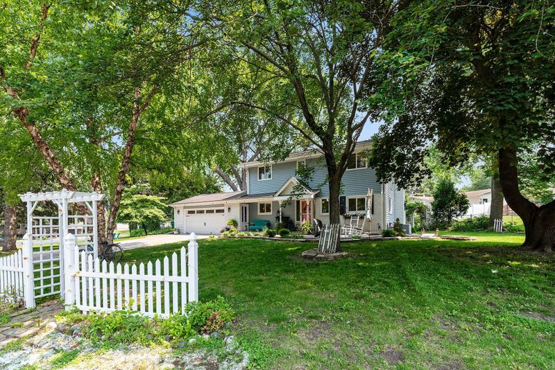 2068 Thorndale Ave, New Brighton, MN 55112