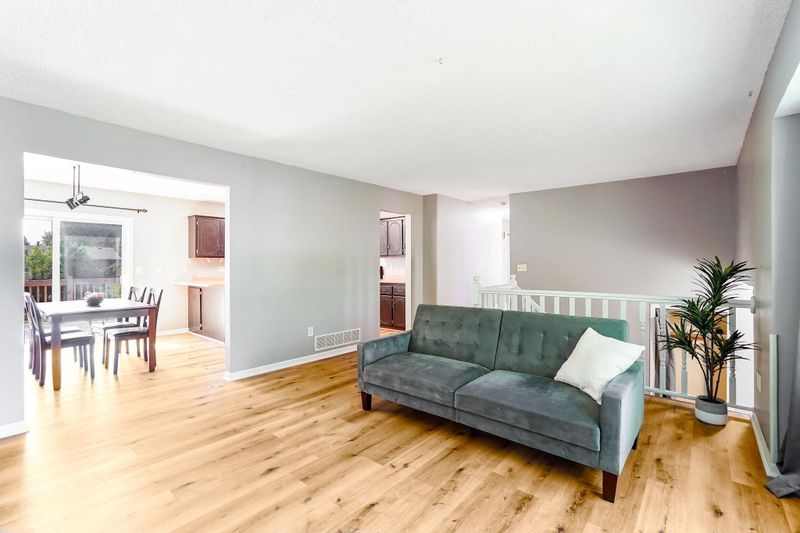 1265 Mayhill Rd N, Maplewood, MN 55119