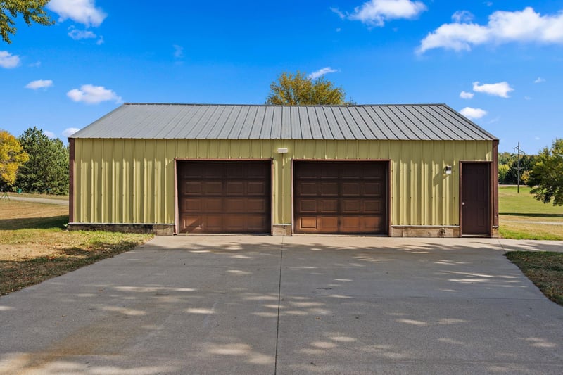 14096 Highland Dr, Waseca, MN 56093