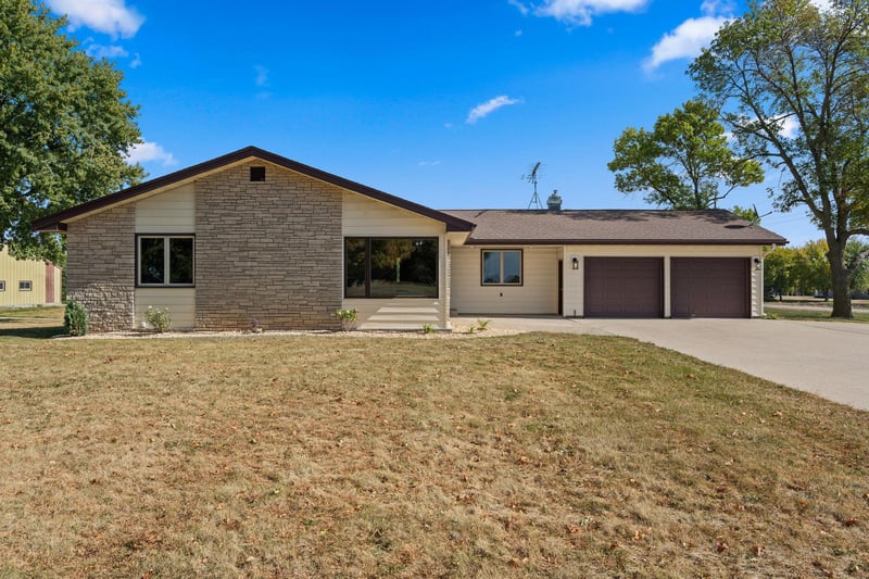 14096 Highland Dr, Waseca, MN 56093