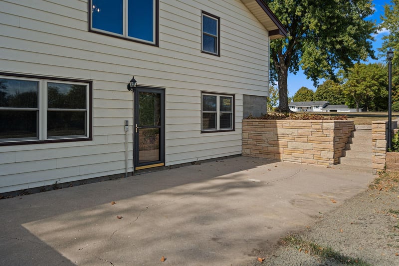 14096 Highland Dr, Waseca, MN 56093