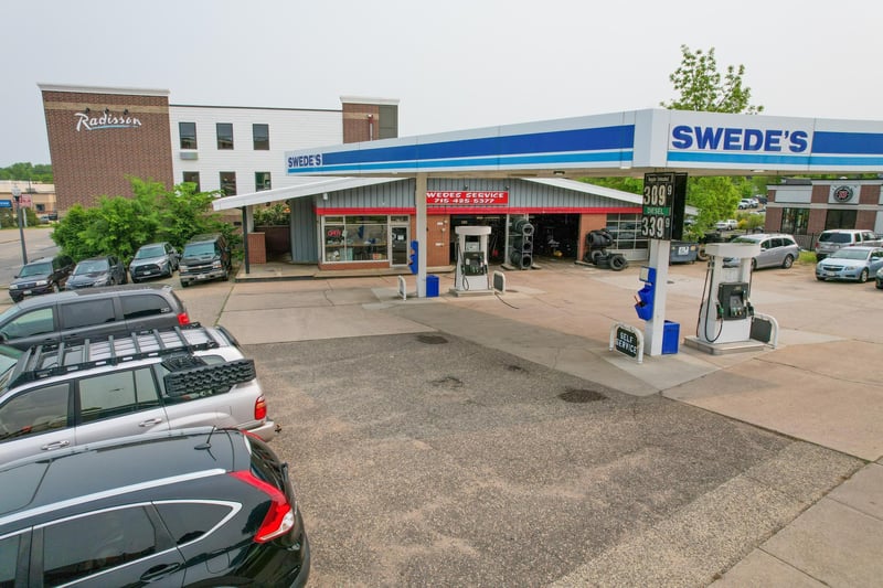 428 S Main St, River Falls, WI 54022