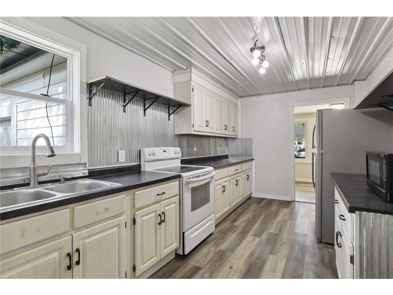 203 S 4th St, River Falls, WI 54022