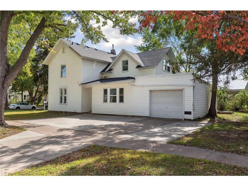 203 S 4th St, River Falls, WI 54022