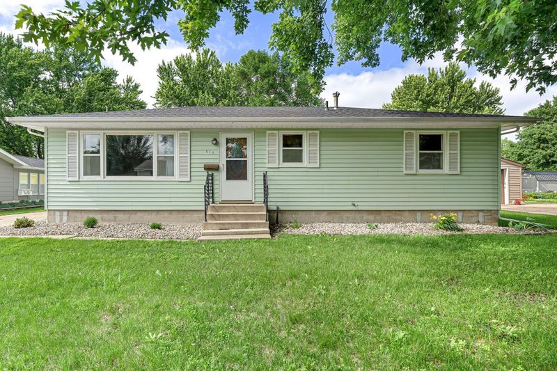 613 12th Ave SE, Waseca, MN 56093