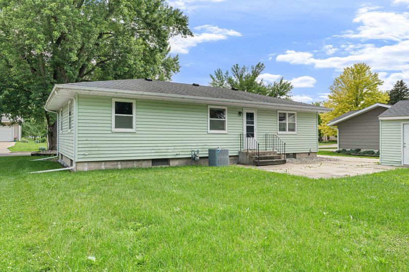 613 12th Ave SE, Waseca, MN 56093