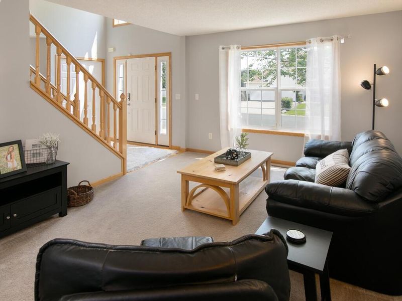 2074 Ormond Dr, Shakopee, MN 55379