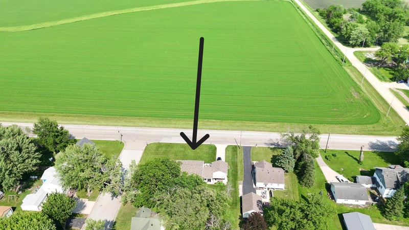 610 4th St, Lyle, MN 55953