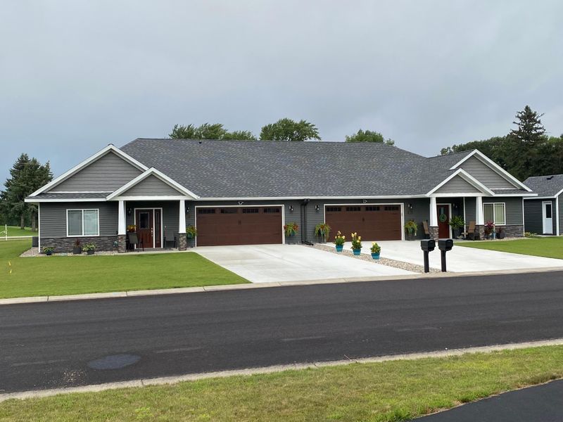 289 Old Glory Dr, Alexandria, MN 56308