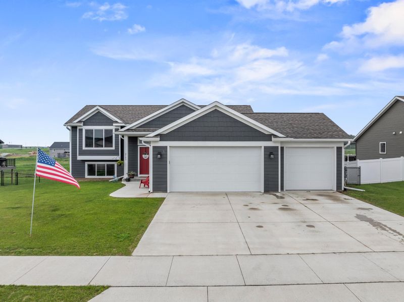 2105 Elk Run Dr SE, Pine Island, MN 55963
