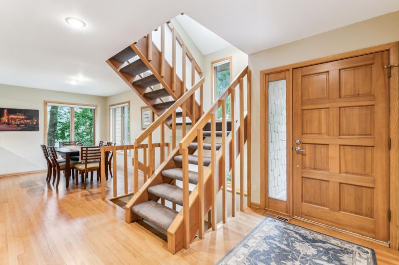8032 Telegraph Rd, Bloomington, MN 55438