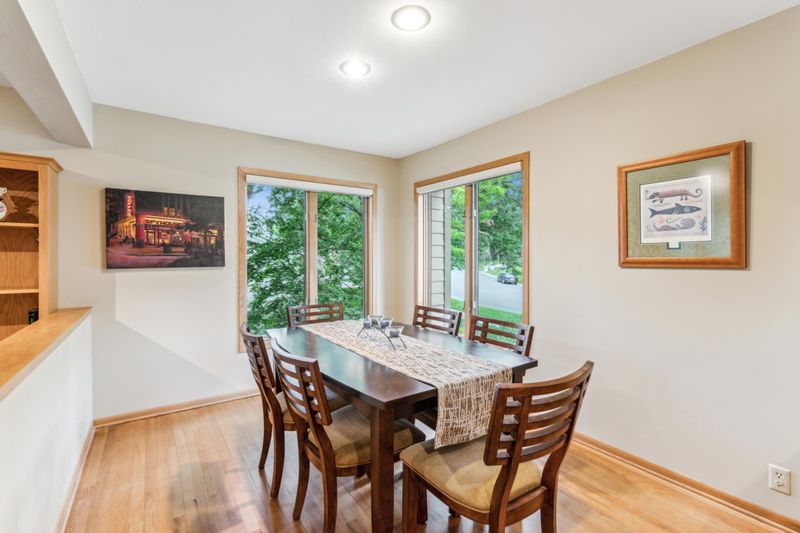 8032 Telegraph Rd, Bloomington, MN 55438