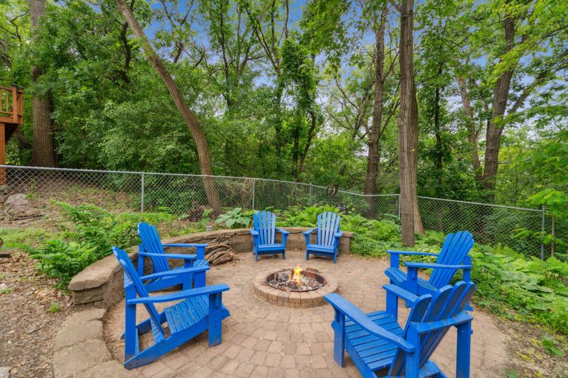 8032 Telegraph Rd, Bloomington, MN 55438