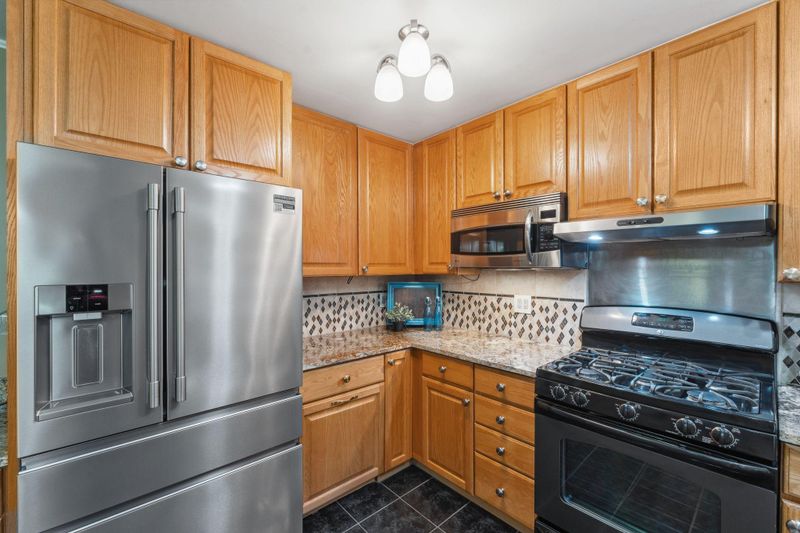 6636 Lancaster Ln N, Maple Grove, MN 55369