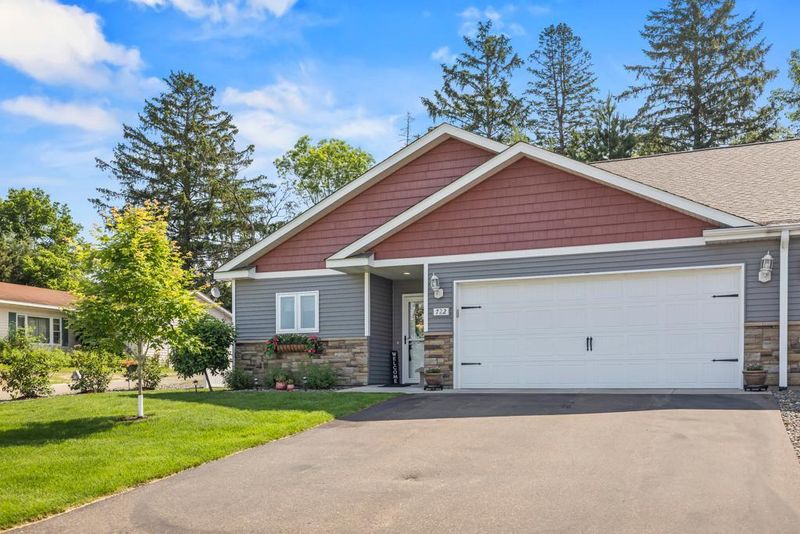 722 Hilltop Dr, Taylors Falls, MN 55084