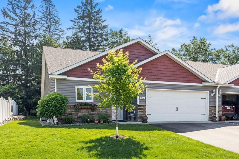 722 Hilltop Dr, Taylors Falls, MN 55084