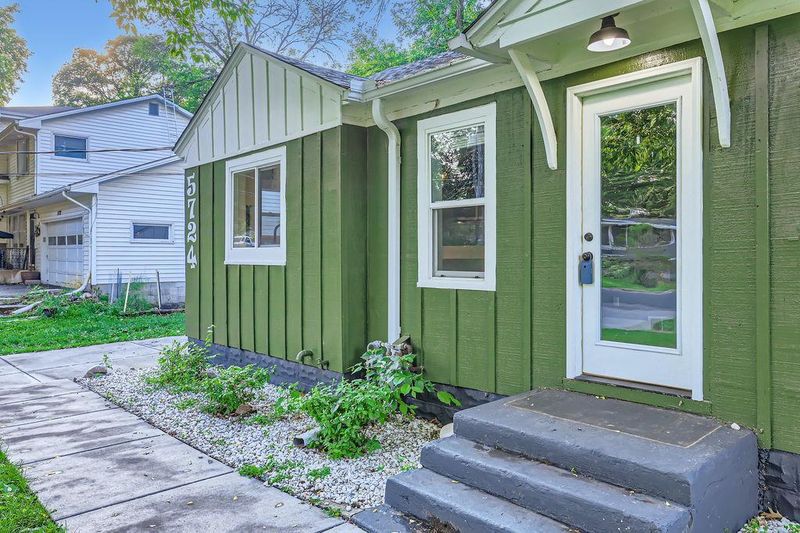 5724 Sunset Rd, Mound, MN 55364