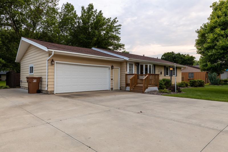 2303 9th Ave SW, Austin, MN 55912