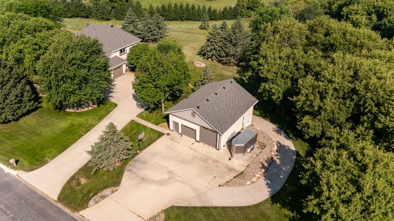 581 Frederichs Dr NW, Rochester, MN 55901