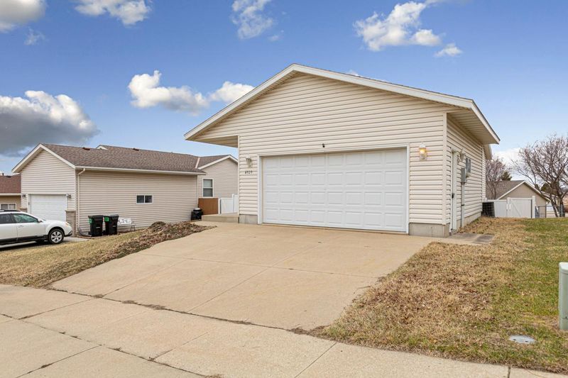 4929 Valley Dr NW, Rochester, MN 55901