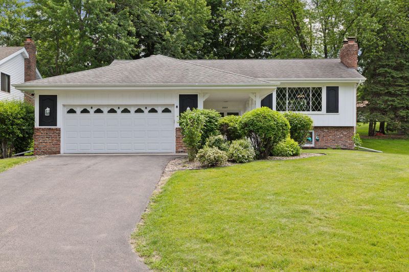 8665 Windward Cir, Eden Prairie, MN 55344