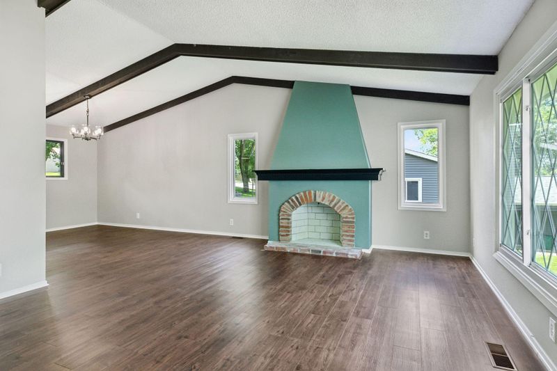 8665 Windward Cir, Eden Prairie, MN 55344