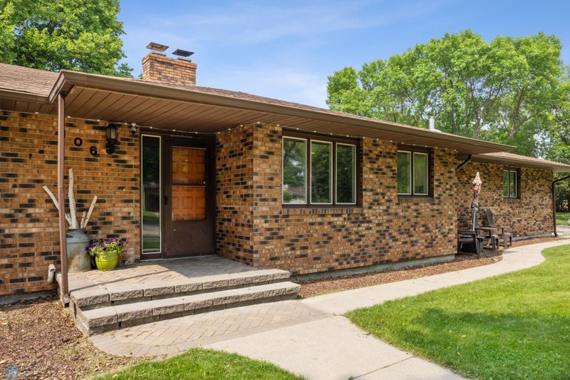 106 37th Ave S, Moorhead, MN 56560