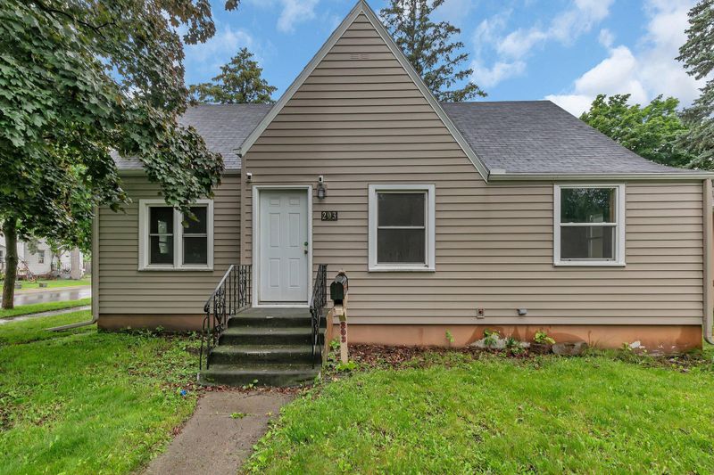 203 Wilson Ave NE, Saint Cloud, MN 56304