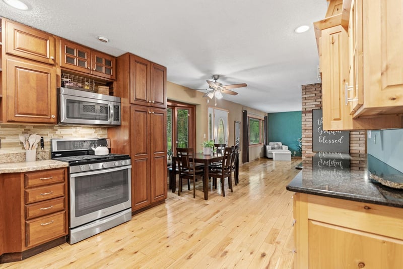 7924 W River Rd, Brooklyn Park, MN 55444