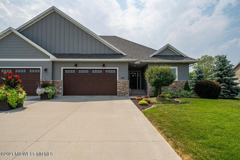 919 Lake Forest Cir, Detroit Lakes, MN 56501