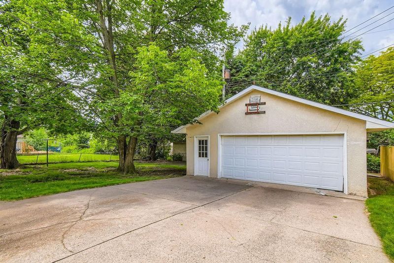 53 Morningside Dr, Saint Paul, MN 55119