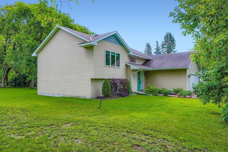 28065 Old Towne Rd, Chisago City, MN 55013