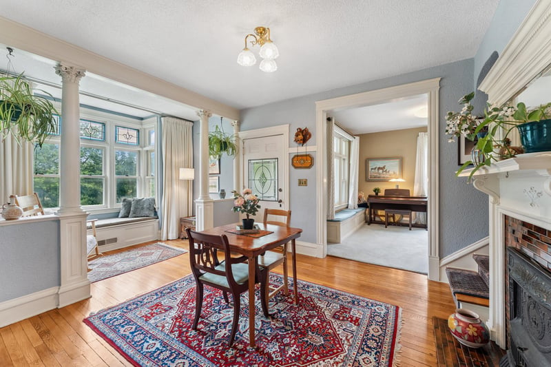 2145 Knapp St, Saint Paul, MN 55108