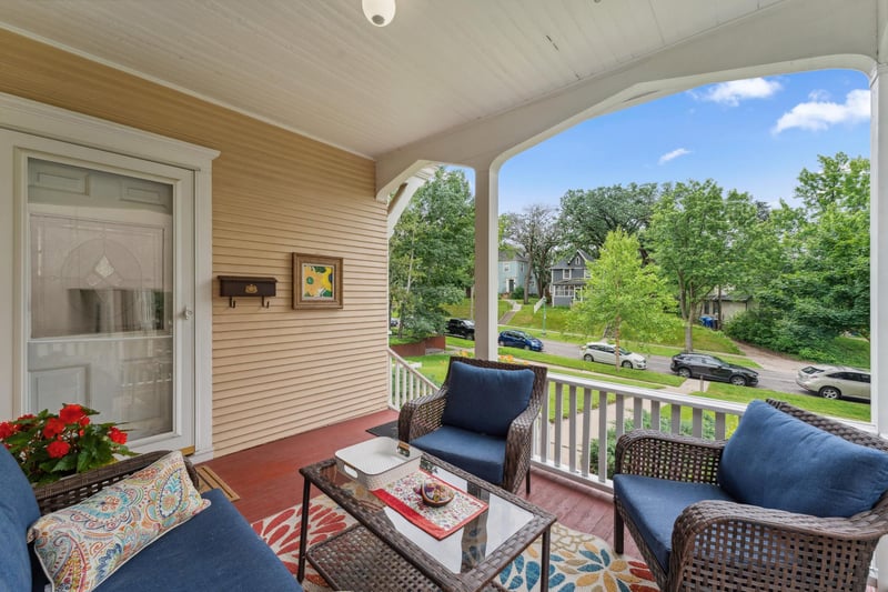 2145 Knapp St, Saint Paul, MN 55108