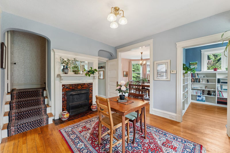 2145 Knapp St, Saint Paul, MN 55108