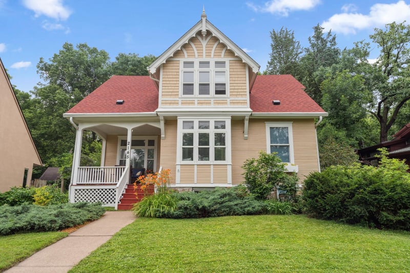2145 Knapp St, Saint Paul, MN 55108