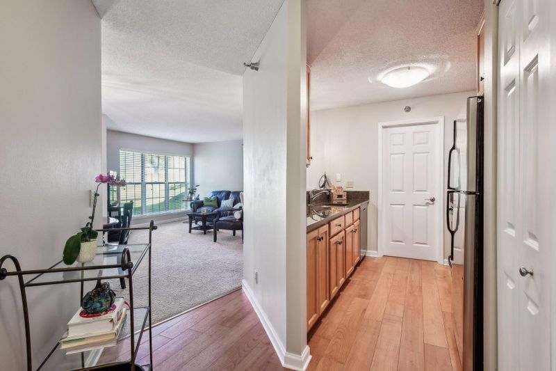 5988 Chasewood Pw #4, Minnetonka, MN 55343