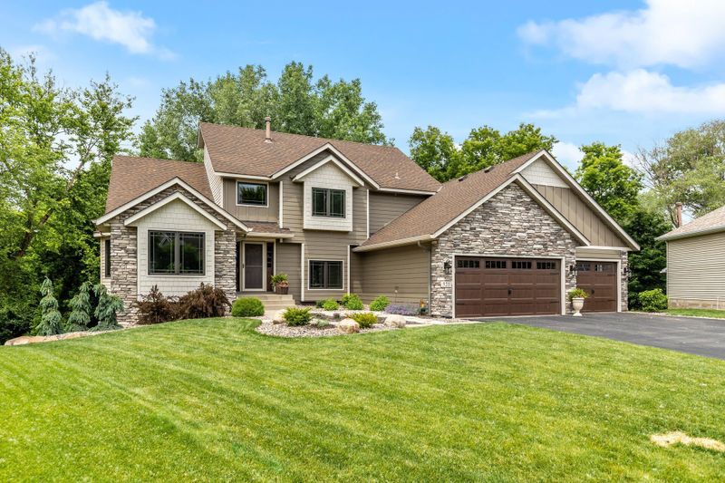 521 Eastwood Ct, Eagan, MN 55123