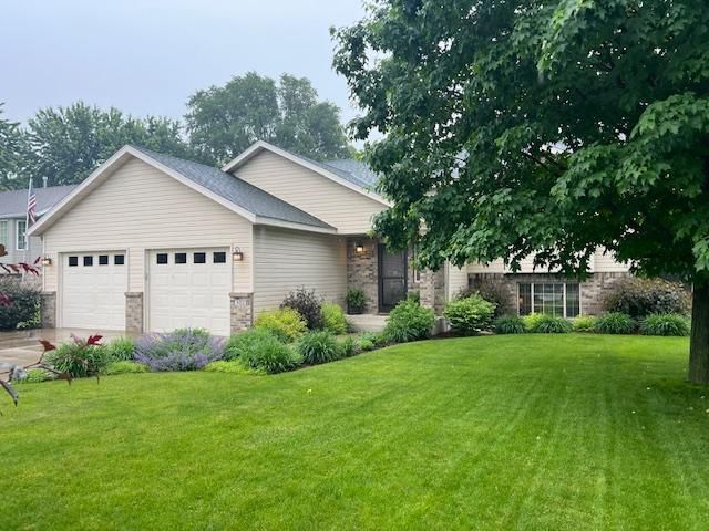 302 Peifer Dr, Litchfield, MN 55355