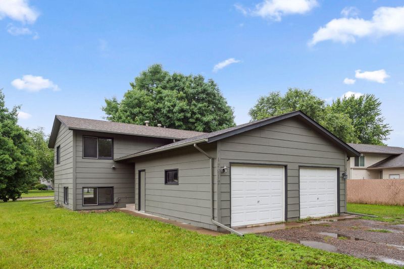 12908 Belle Aire Dr, Champlin, MN 55316