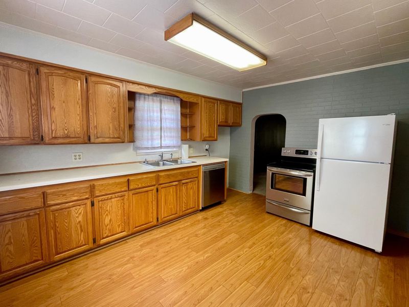 206 S Cottage Grove Ave, Luverne, MN 56156